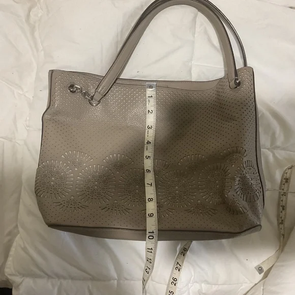 Tory Burch tan grayish shoulder handbag - Picture 2 of 8